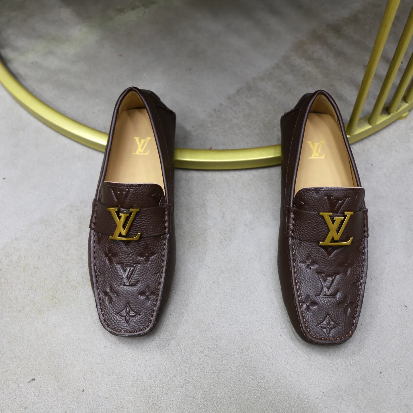 Ex-factory price: 480💰【LV】Louis Vuitton ⚠️High-end men’s driving and pedal series ⚠️38-44 (customized for 45) ⚠️All original cowhide leather! Thick and soft! Made entirely of calfskin lining! Rubber sheet anti-slip beanie sole! Three-dimensional package technology! Fashionable and classic! Handicrafts! Original high quality! Feel free to compare!